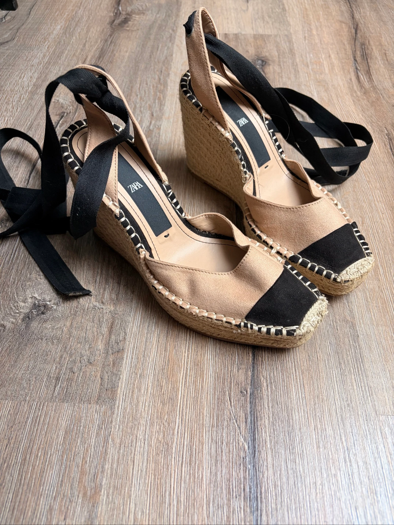 Espadrilles compensées Zara beige et noir – Taille 39 – Neuves